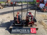 une photo montrant deux petites machines posées sur une palette