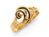 un gros plan d'une bague en or ornée d'un motif en spirale