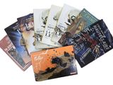 un grand nombre de livres posés sur une table