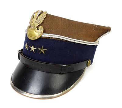 casquette à visière d'officier de la marine, ornée d'un aigle et d'étoiles dorés