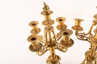 Paire de candélabres en bronze ciselé et doré à cinq lumière… (photo 5)