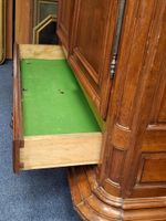 Grande armoire en bois fruitier mouluré, ouvrant par deux po… (photo 5)