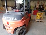 a picture of a toyota forklift truck in a warehouse