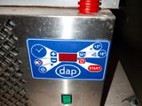 la photo d'une machine posée sur le sol