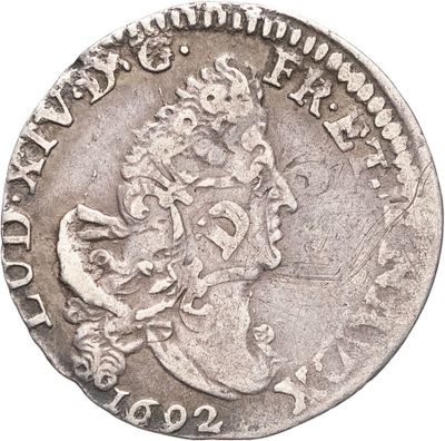 gros plan d'une pièce de monnaie sur fond blanc