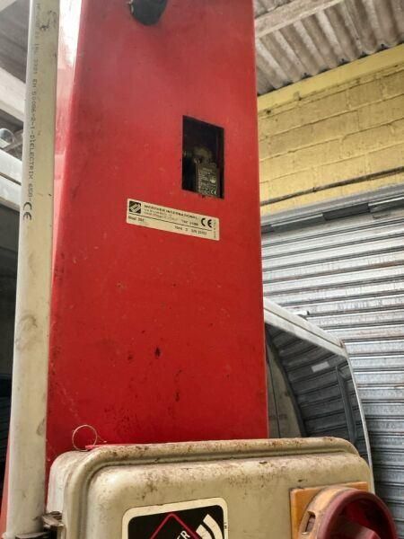 Un pont élévateur électrohydraulique à deux colonnes WERTHER…