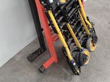 la photo d'une machine qui se trouve dans un garage
