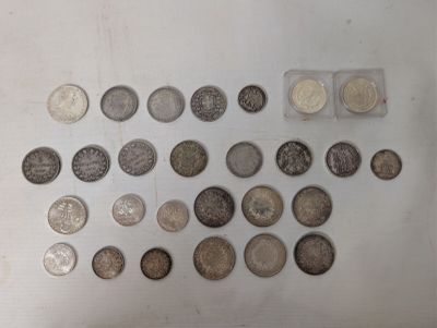 a lot of coins that are on the table