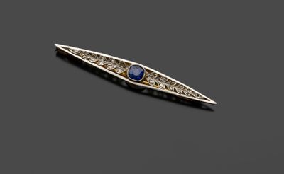 une broche en saphir et diamants
