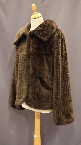 Manteau fausse fourrure taille 40. Michel ALEXIS Paris 