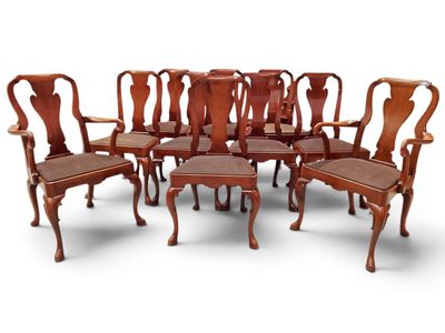 Suite de six chaises et deux fauteuils style Chippendale. An…
