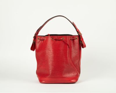 LOUIS VUITTON Modèle Grand Noé - Sac en cuir épi rouge, inté…