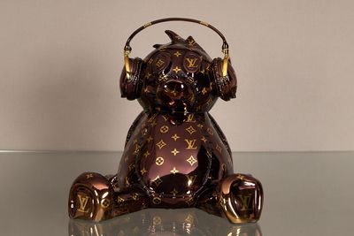 Jonathan Delmas (XXe- XXIe siècle) Ours Louis Vuitton Sculpt…