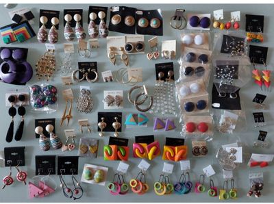many different types of earrings on display on the table