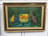 tableau représentant un bol de fruits posé sur une table, contenant des raisins, des oranges et des citrons