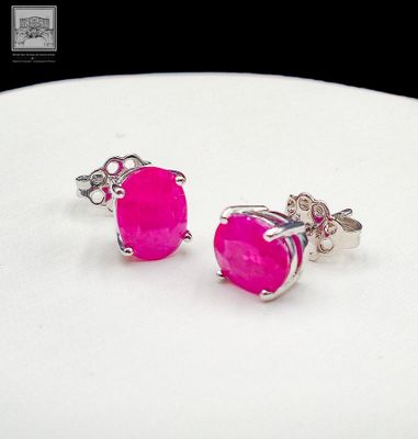 Paire de boutons d'oreilles en or blanc 750°/.(18K), ornés d…