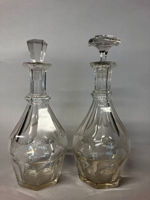 BACCARAT. Paire de carafes à décanter en cristal taillé, mod…
