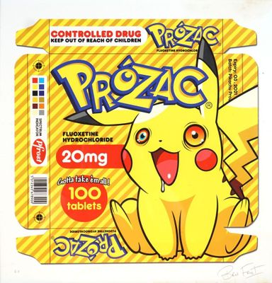 Des tablettes Pokémon Pikachu se trouvent dans une boîte posée sur une surface blanche
