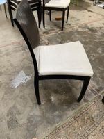 Lot de 4 chaises contemporaines, à structure en bois de coul… (photo 5)