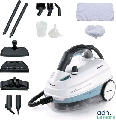 un fer à repasser à vapeur blanc et bleu avec un kit de nettoyage