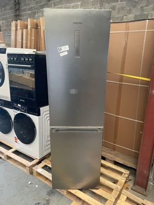 Réfrigérateur combiné congélateur Samsung (à réparer, traces…