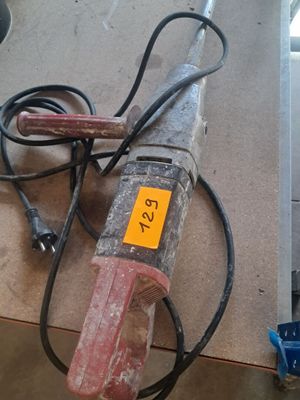 une photo d'un petit outil électrique posé sur une table