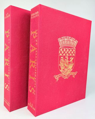 deux livres roses ornés de dorures, posés côte à côte