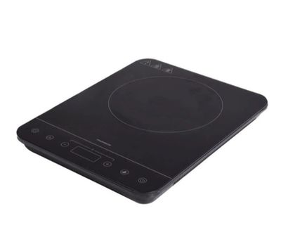 une image représentant une plaque à induction noire sur fond blanc