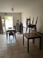 Mobilier de salle de restauration à savoir : 4 tables 2 couv… (photo 3)