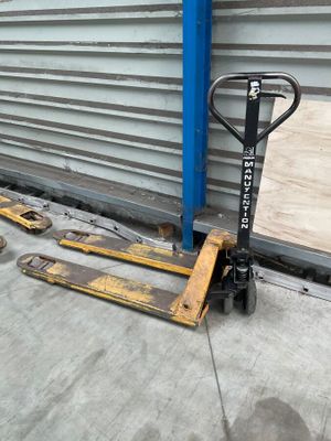 a pallet that is sitting on the ground next to a building