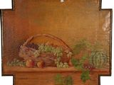 tableau représentant une corbeille de fruits posée sur une étagère, contenant des raisins, des pommes et des raisins