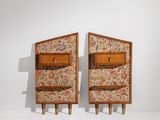 paire de tables de chevet italiennes du milieu du siècle, avec des tiroirs recouverts d'un tissu à motifs floraux