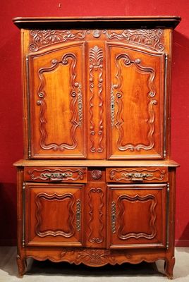 an old wooden cabinet with carvings on the top of it