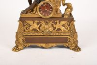Importante pendule en bronze à deux patines. (photo 2)