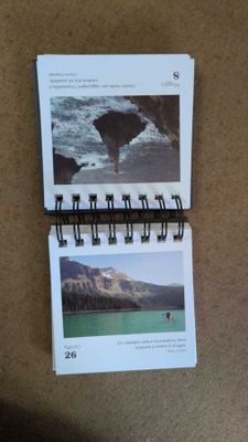 deux pages d'un livre sur lesquelles figurent des images de montagnes