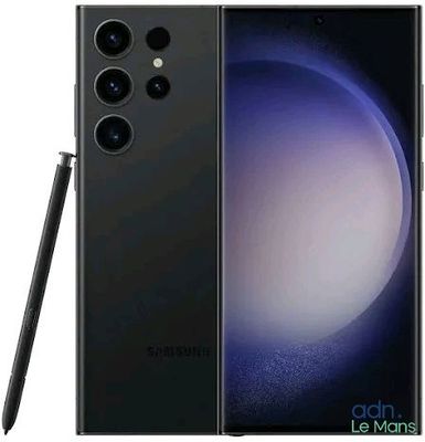 le nouveau Samsung Note 10 Pro avec un stylet à côté