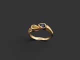 une image représentant une bague en or sertie d'un saphir