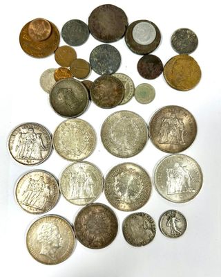 a lot of coins that are on the table