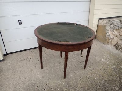 a small table that has a green top on it