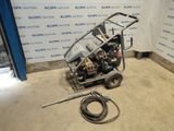 une photo d'un compresseur dans un garage