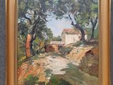 une peinture à l'huile représentant une maison sur une colline, avec des arbres au premier plan