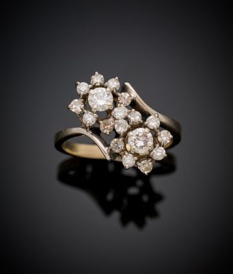 une bague ancienne à grappes de diamants