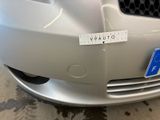 a sticker that says vauto on the front of a car