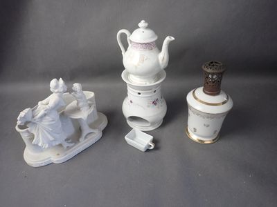 Lot comprenant 1 lampe berger en porcelaine,1jardinière en b…