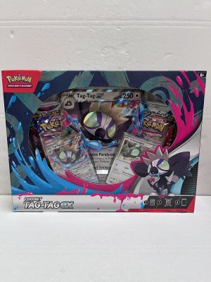 une photo d'une boîte de cartes Pokémon posée sur une table