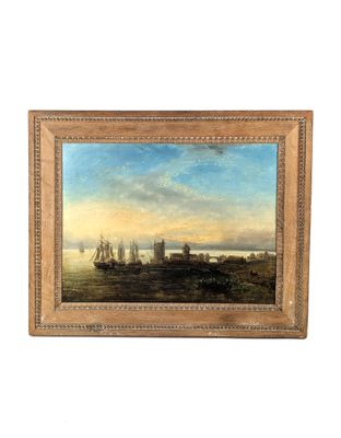 un tableau représentant un bateau sur un plan d'eau, avec un château en arrière-plan