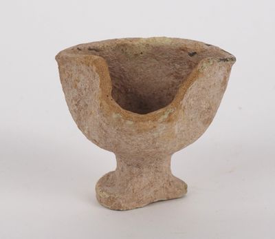 Lampe de tradition punique à trois becs pincés. Afrique roma…