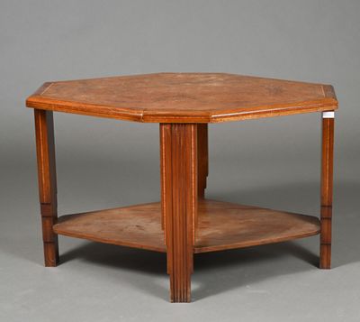 TRAVAIL FRANÇAIS Table basse en noyer à deux plateaux octogo…