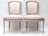 paire de chaises d'appoint peintes de style Louis XVI