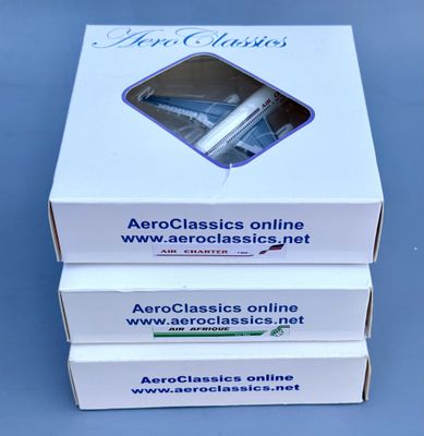 trois boîtes d'Aerooclassics sont empilées les unes sur les autres